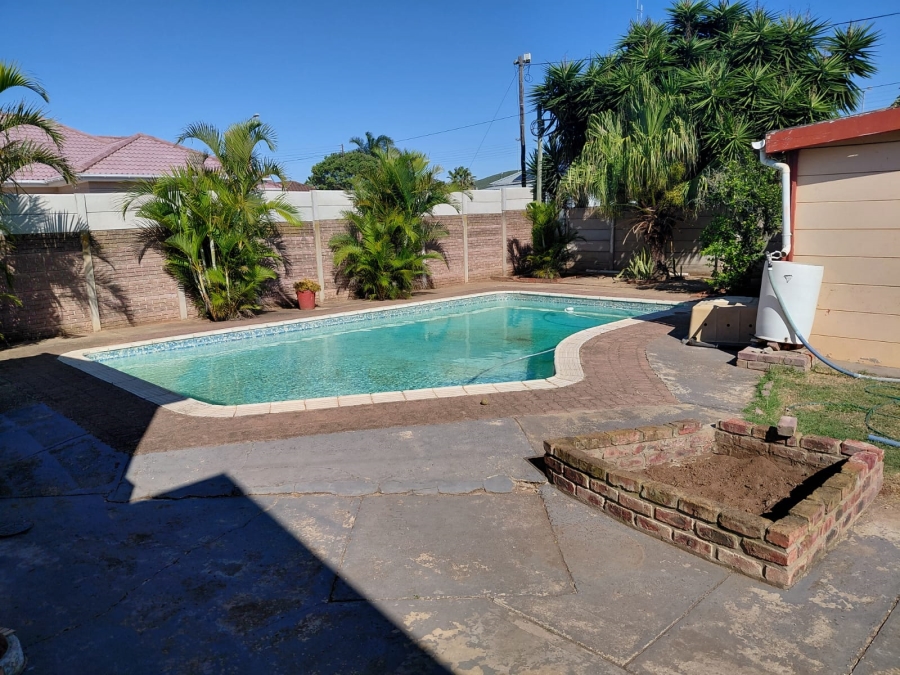 4 Bedroom Property for Sale in Bothasrus Eastern Cape